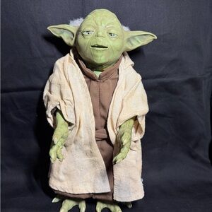 Hasbro Yoda Plush Doll - Green with Tan Robe It doesn’t work